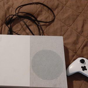 Xbox one s with original controller and original cord